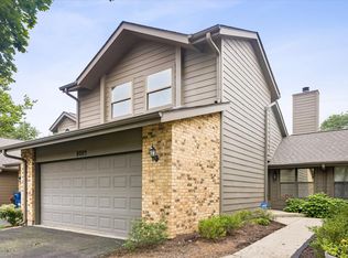 8009 Wildwood Ln, Darien, IL 60561
