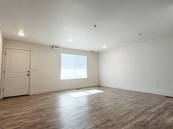 3rd image of 945 Walton Pl #A101
