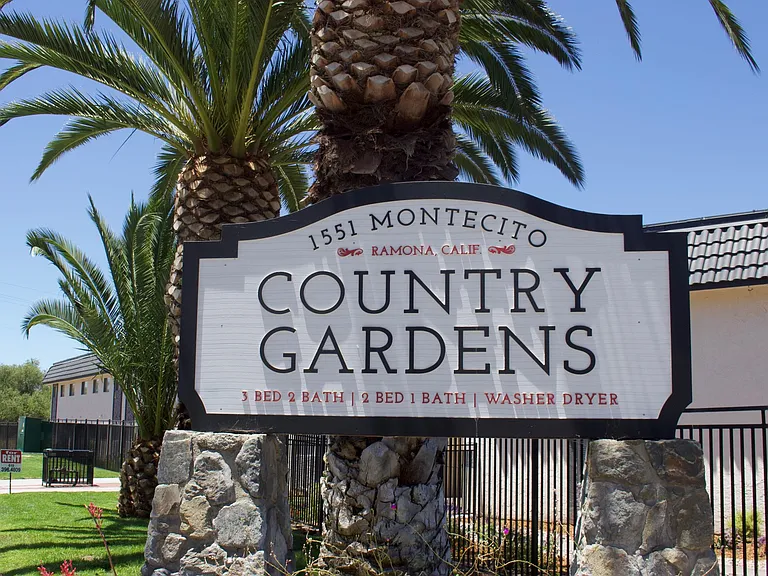 Town and Country Garden Apartments — Photo 27