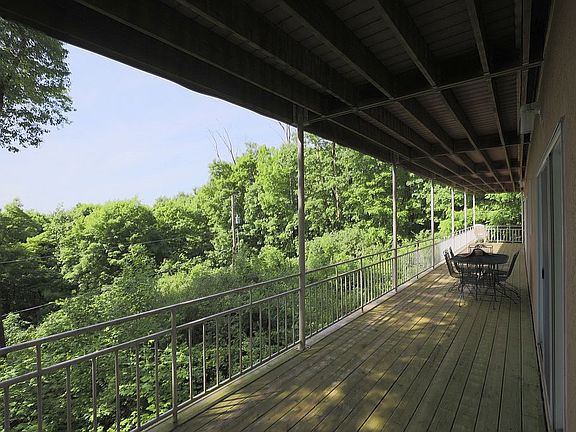 3rd image of 803 Fondulac Dr