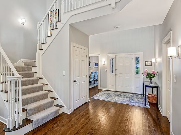 3rd image of 51 Chesterfield Ct