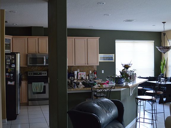 Kitchen with Eat-In Area