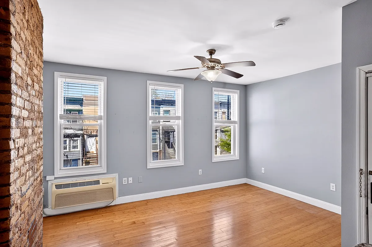 Building Photo - 150 Van Horne St #2