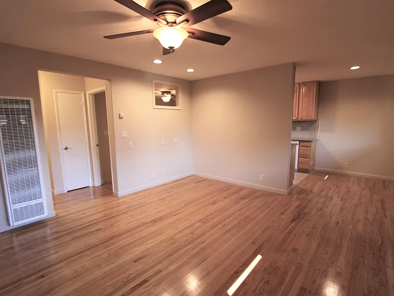 560 University Dr — Photo 10