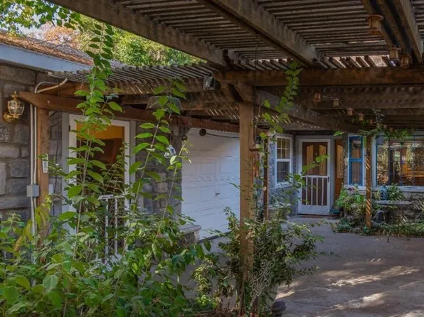 3884 Berkesey Ln, Valley Springs, CA 95252