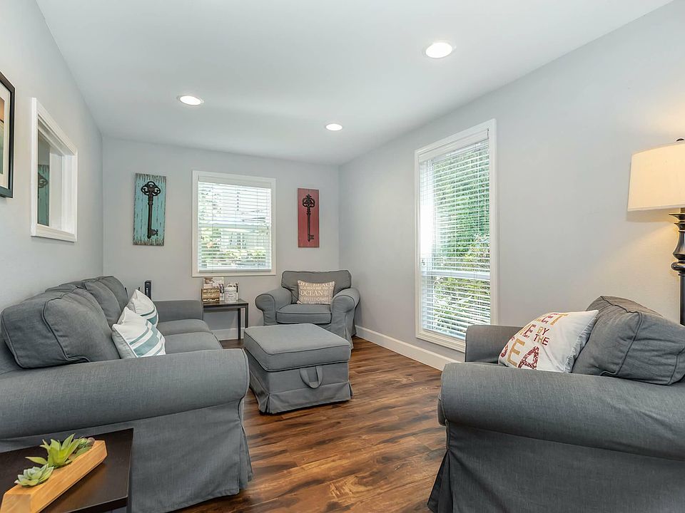 Spacious Clubhouse for Residents at Cottage Bay Apartments, Bremerton, WA