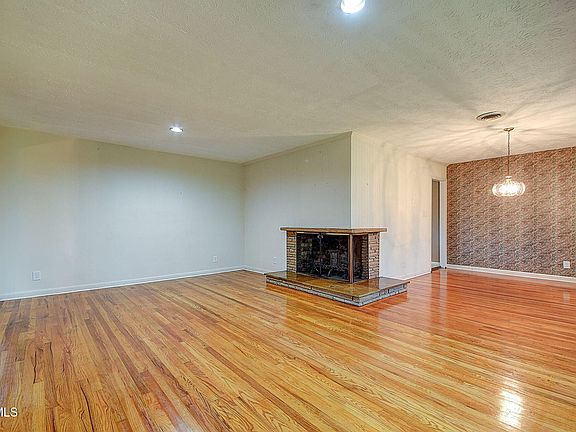 4th image of 4510 Hickory Hill Rd