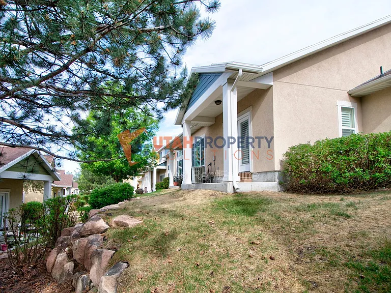 1046 E Quarry View Way — Photo 22