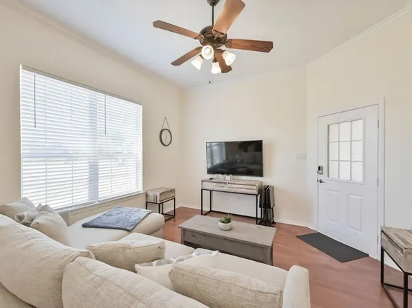 811 Mallard Pointe Dr #Id1301582p, Cedar Hill, TX 75104