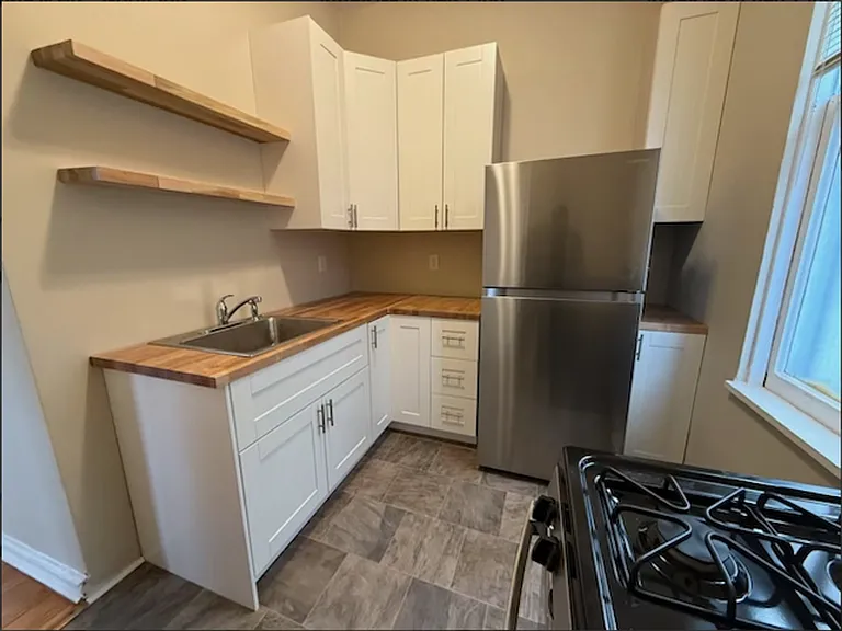 $1495 - 1 BR 1, BA - Brady St - Heat & Electricity Included, Electric Fireplace - 1669 N Humboldt — Photo 4