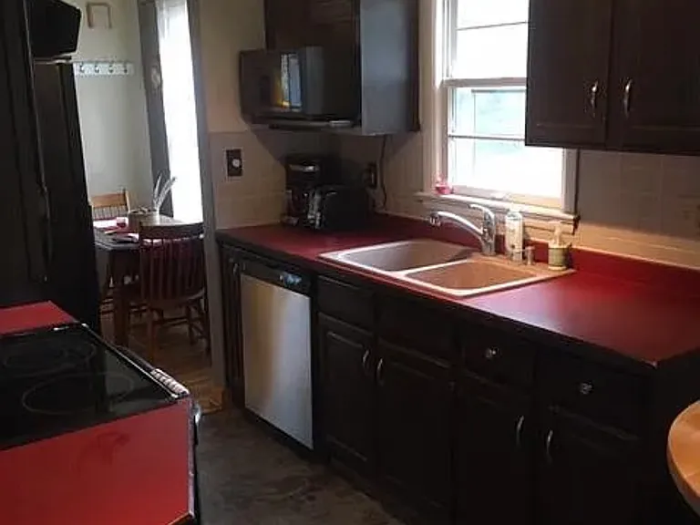 923 W Arrowhead Rd — Photo 3