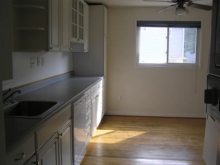 4131 Leonard Dr — Photo 6