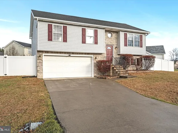 185 Ford Cir, Inwood, WV 25428