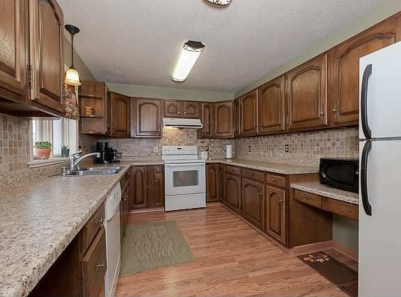 2nd image of 1042 Gilmore St
