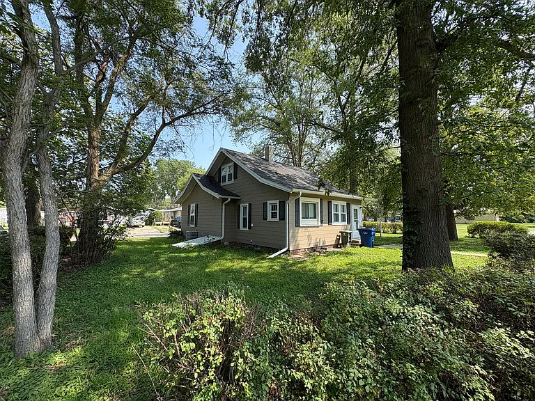 2209 Hawthorne Ave — Photo 5