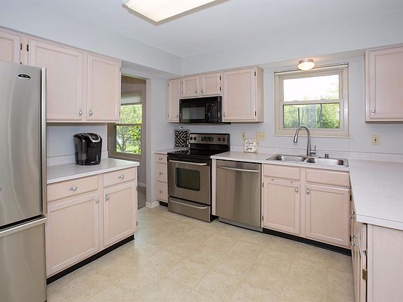 2nd image of 8951 Hialeah Dr