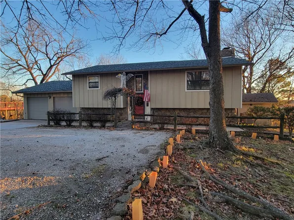 95 Lady Mary Ln, Eureka Springs, AR 72632