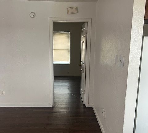 5th image of 512 W Green Ave #26