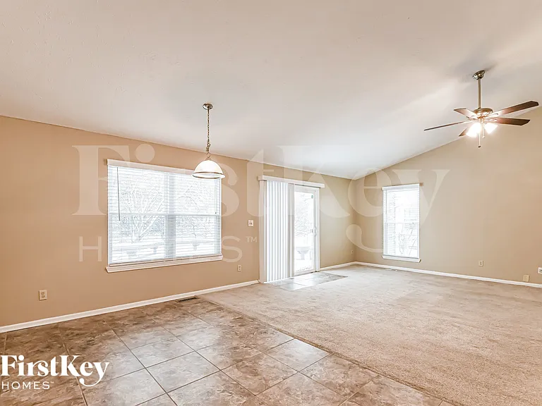 7427 Cobblestone West Dr — Photo 7
