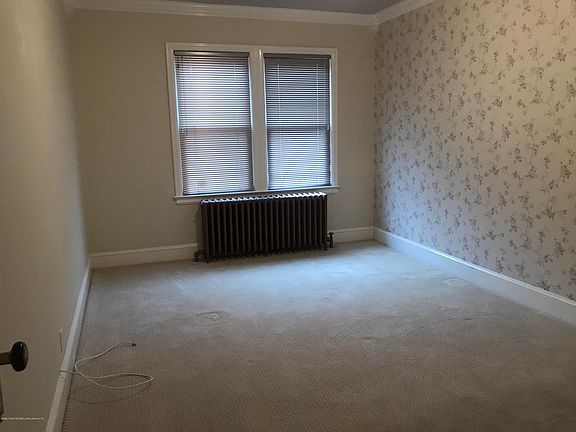 5th image of 687 Davis Ave