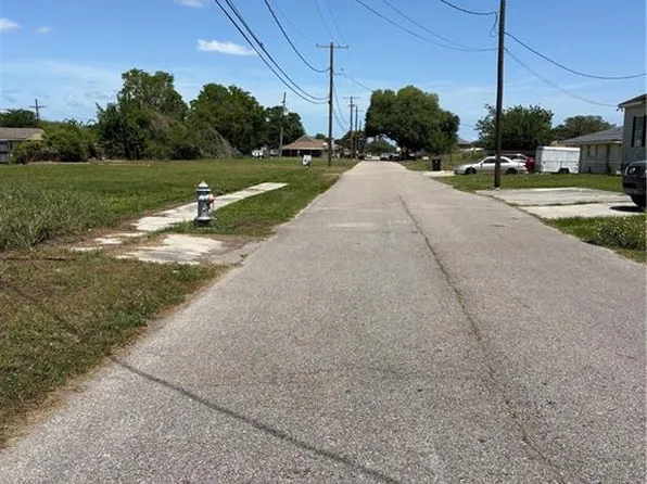 2301 Walkers Ln, Meraux, LA 70075