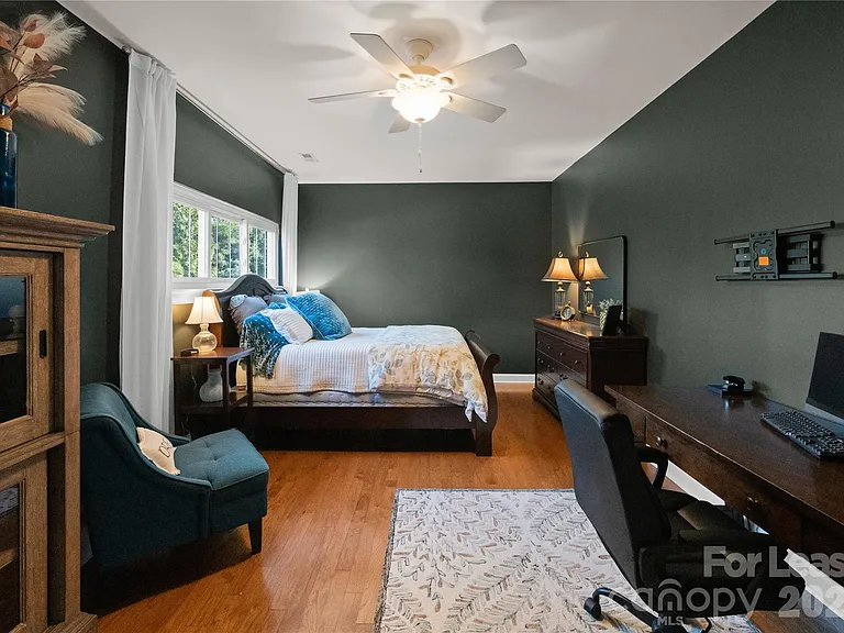 18047 Northport Dr — Photo 17