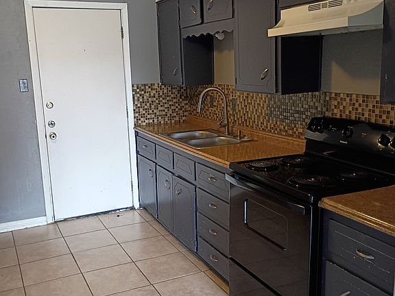 3rd image of 1309 Janis Dr #A