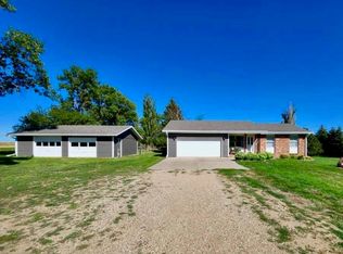 106 Dayton Ln, Tabor, SD 57063
