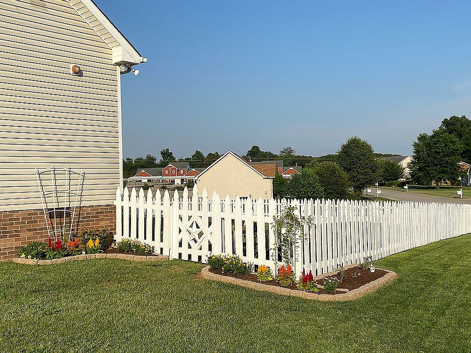 Side Yard Gate to Back Yard