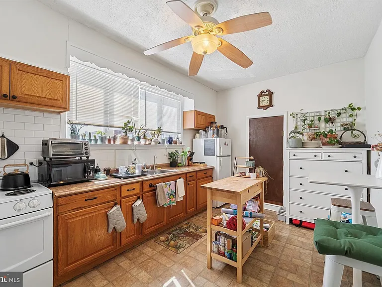 2842 Cedar St #2 — Photo 12