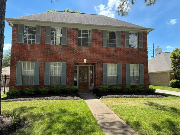 4635 Meadow Green Dr, Sugar Land, TX 77479