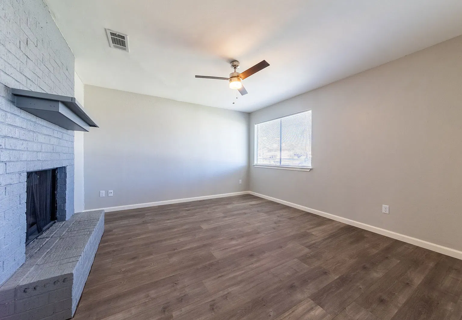 2 bed, 2.0 bath, 861 sqft, $1,450 — Photo 3