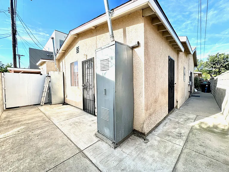 6634 1/2 Camellia Ave #1/2 — Photo 16