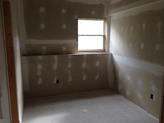 4th image of 2315 E 9th Ave