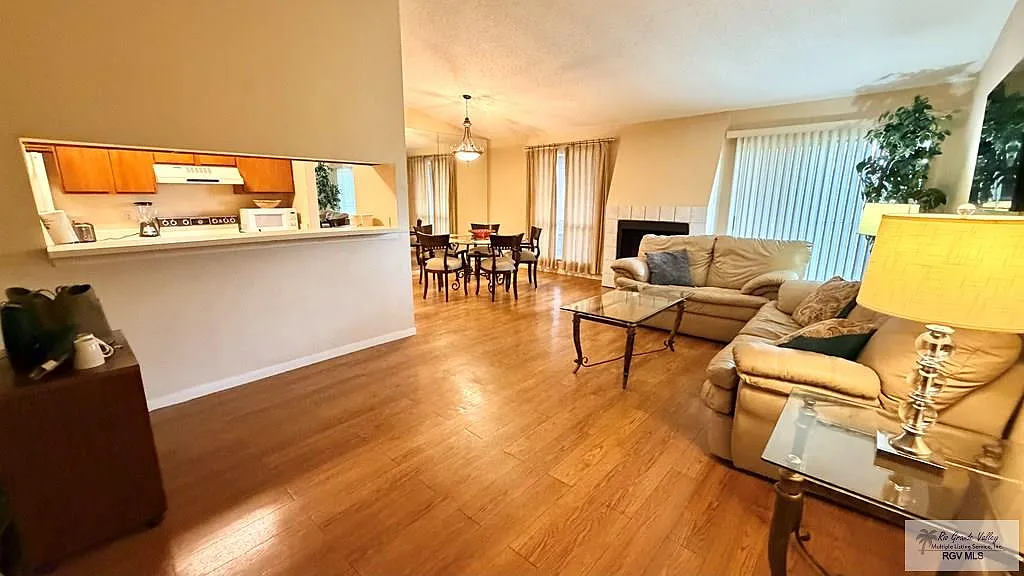 2 bed, 2.0 bath, 1138 sqft, $2,000 — Photo 4