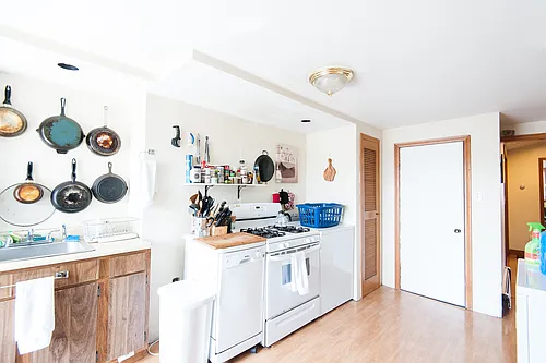 837 E 2nd St #3 Photo 1