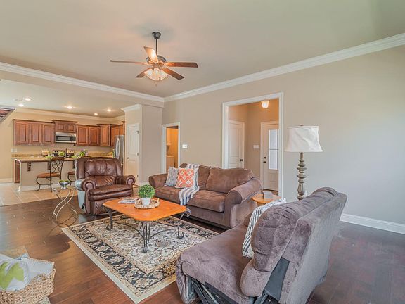 3rd image of 209 Rosemary Pl