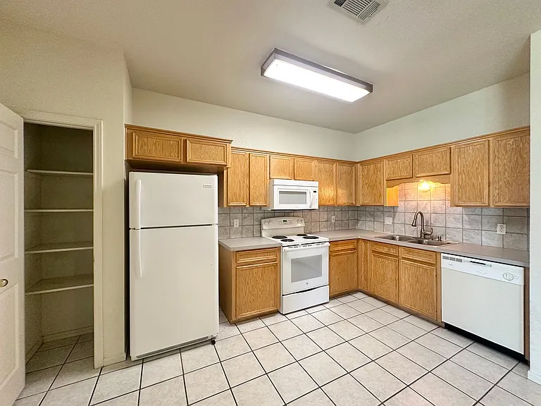 3705 Woodrow Dr — Photo 6