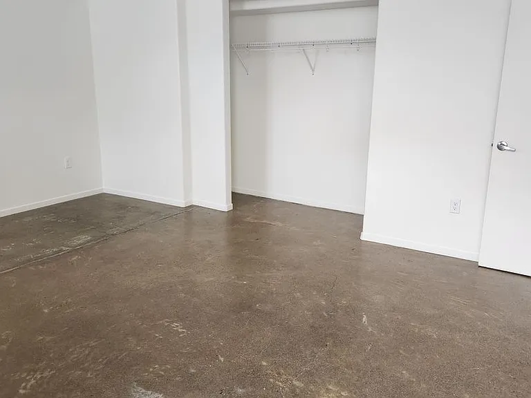 529 Stewart St — Photo 10
