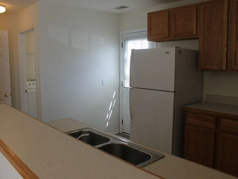 423 Lake Park Way — Photo 10