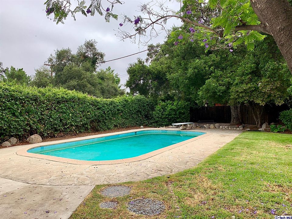 2nd image of 2189 N Altadena Dr