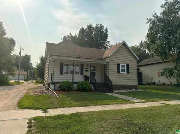 615 4th Ave, Sheldon, IA 51201