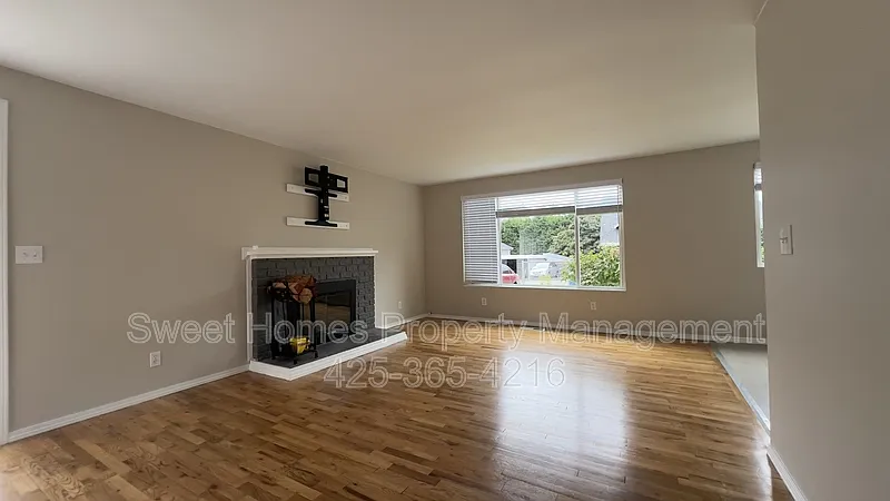 3 bed, 1.5 bath, 1060 sqft, $3,100 — Photo 4