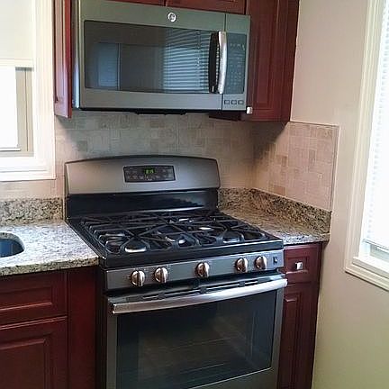 3rd image of 2303 Glendale Ter