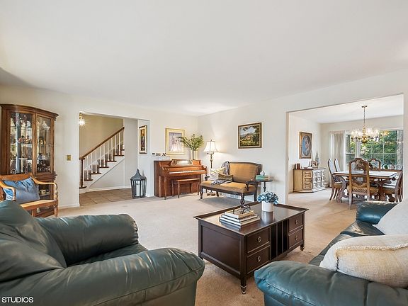 4th image of 1018 Meadowlark Ln