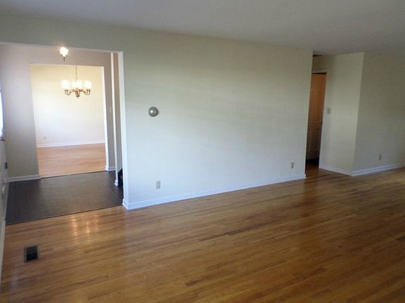 5th image of 141 155th Ave NE