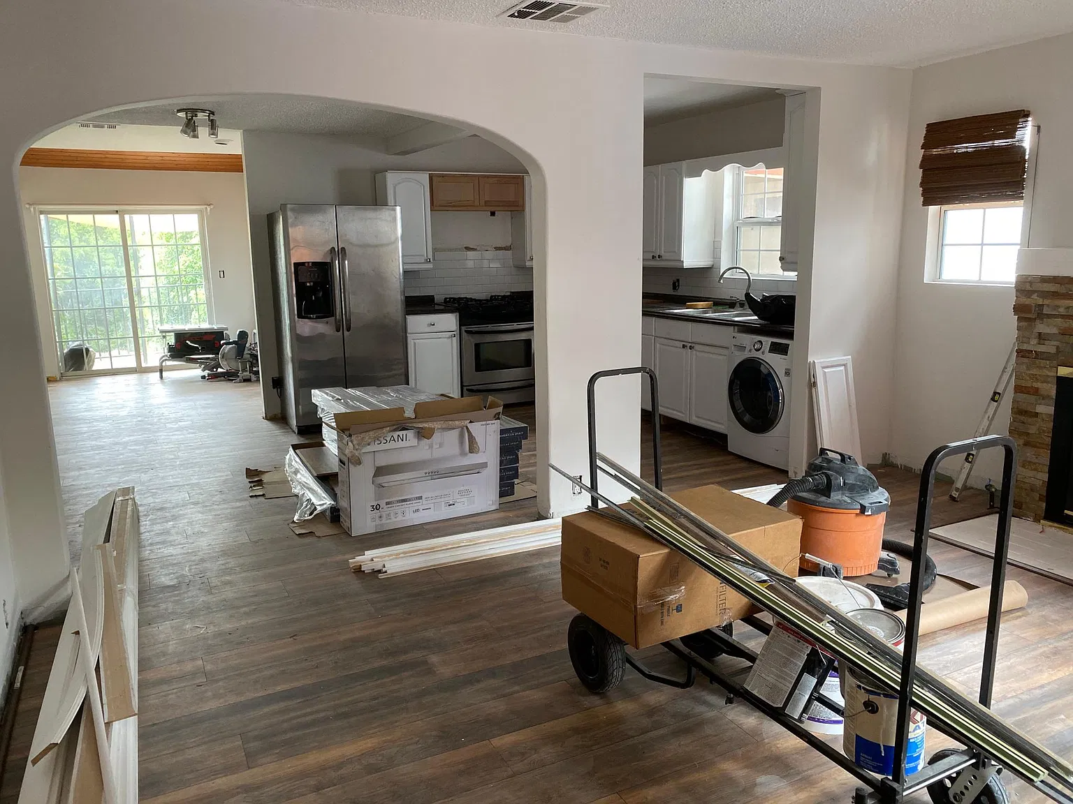 3 bed, 1000 sqft, $3,750 — Photo 2