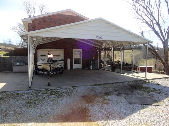 2nd image of 319 Horseshoe Bend Ln