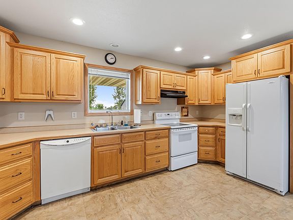 4th image of 900 Courtney Dr