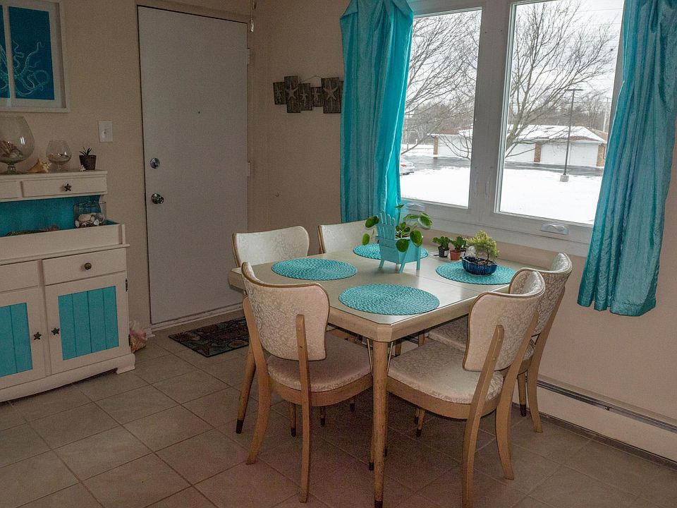Eat in kitchen